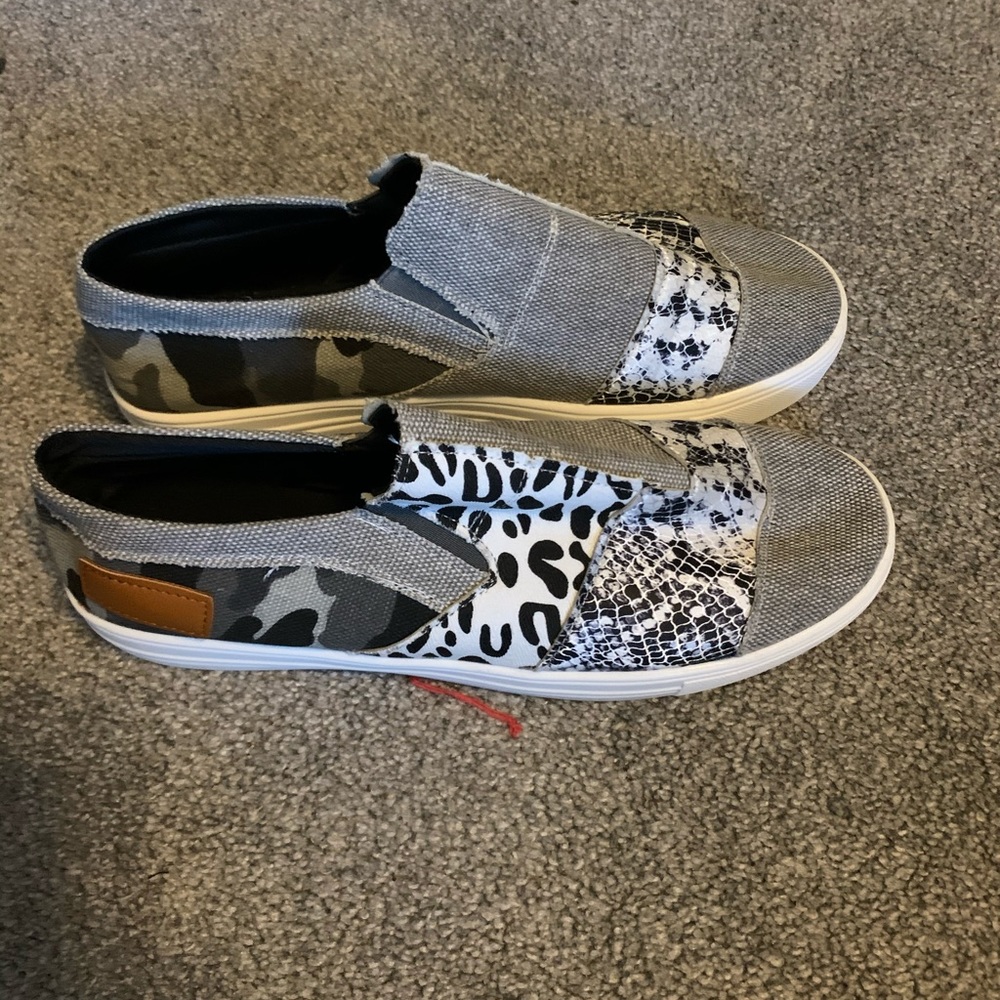 Shoes - Picture 3 of 4